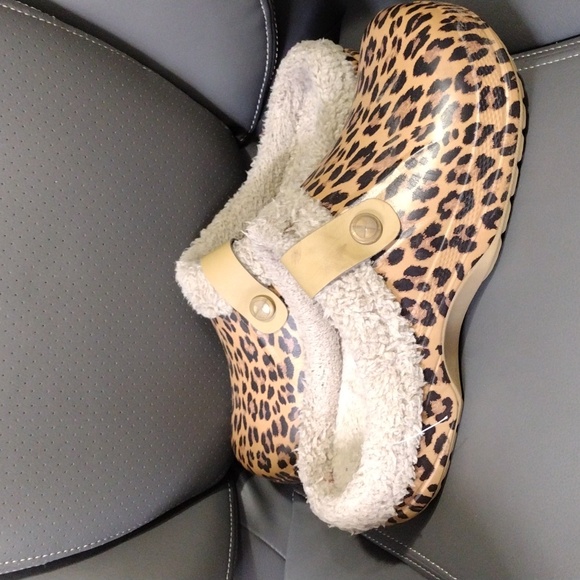 Crock's - Picture 3 of 3